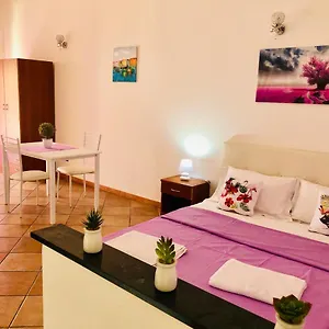 carlottashome.taorminaitalyhotels.com/